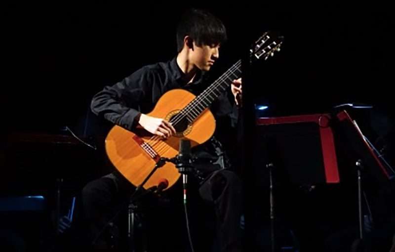 Ryan Chen classical guitarist